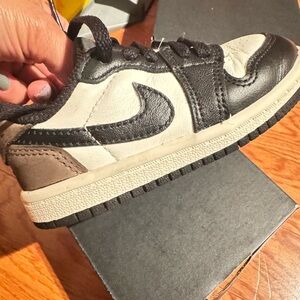 Jordan 1 low Mocha  Low-Top Leather Sneakers - Black, brown, cream